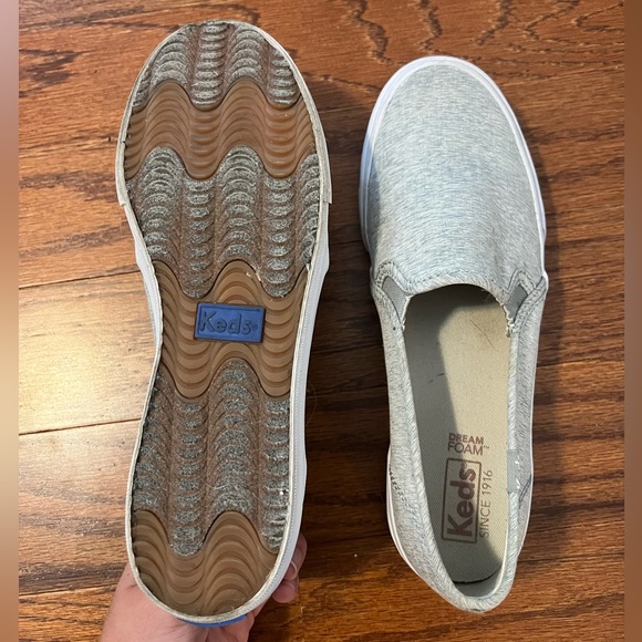 KEDS Women’s 6.5 Grey Slip on Tennis Shoes - Picture 4 of 7